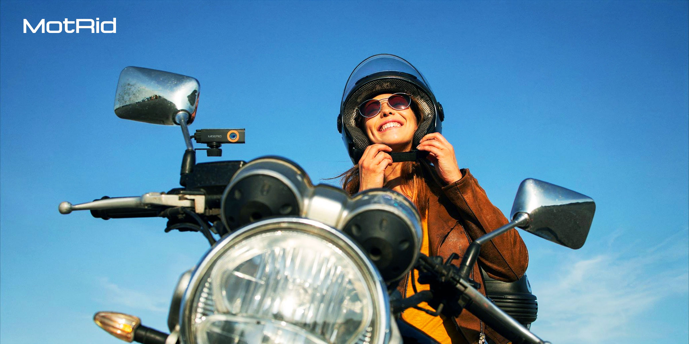 Lắp camera hành trình xe máy có tốn bình ắc quy không? 